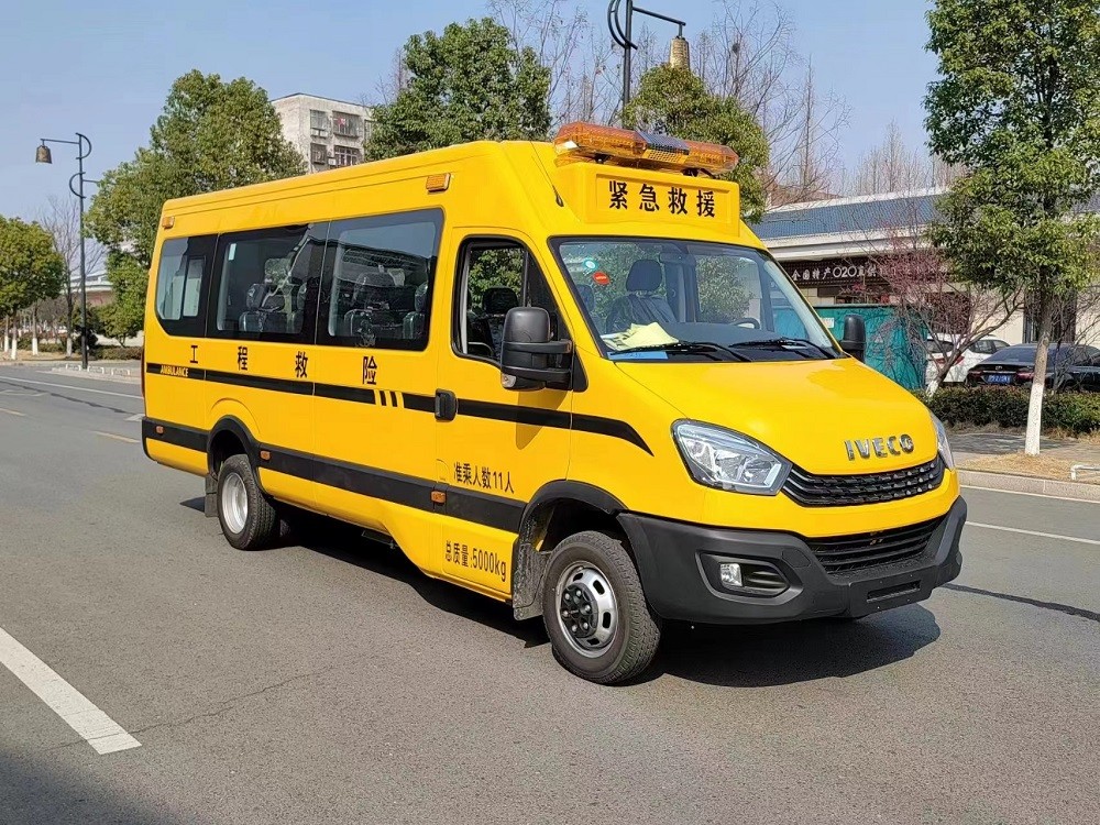 依維柯7米救險車